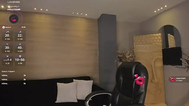 Snapshot of CarolineGraceX chatting on 01.27.25 CarolineGraceX online show from 01.27.25
