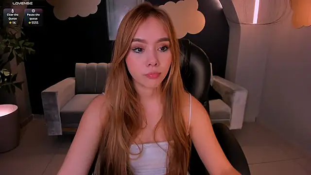 Snapshot of CarolineGraceX chatting on 01.31.25 CarolineGraceX online show from 01.31.25