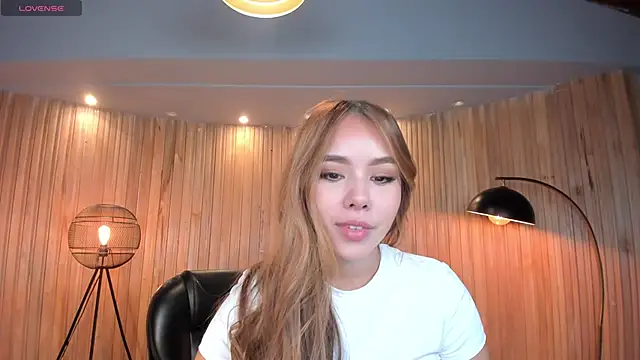 Snapshot of CarolineGraceX chatting on 03.11.25 CarolineGraceX online show from 03.11.25