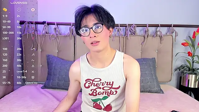 Snapshot of cherryy_boy chatting on 07.18.26 cherryy boy online show from 07.18.26