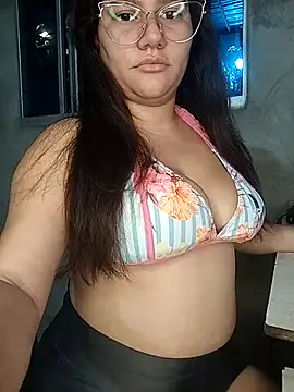 Snapshot of ariana_d20 chatting on 10.20.25 ariana d20 online show from 10.20.25