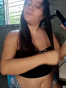 Snapshot of ariana_d20 chatting on 10.31.25 ariana d20 online show from 10.31.25