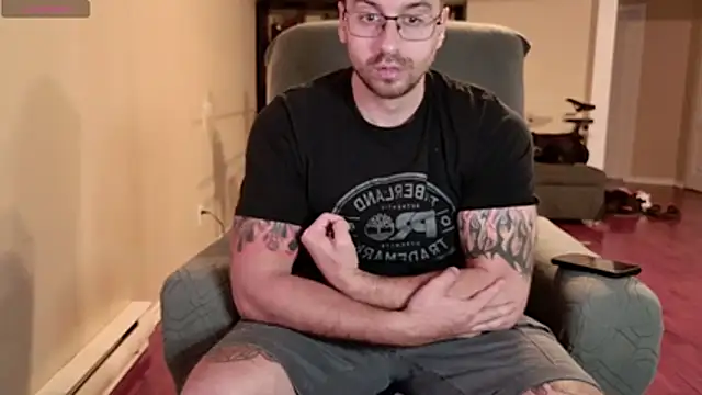 Snapshot of JayXCee_Official chatting on 10.16.25 JayXCee Official online show from 10.16.25