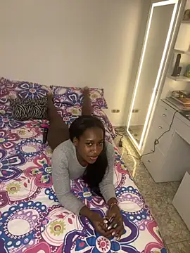 Snapshot of CoralHarrinson chatting on 10.12.25 CoralHarrinson online show from 10.12.25