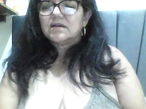 Snapshot of kassandra02 chatting on 10.13.25 kassandra02 online show from 10.13.25