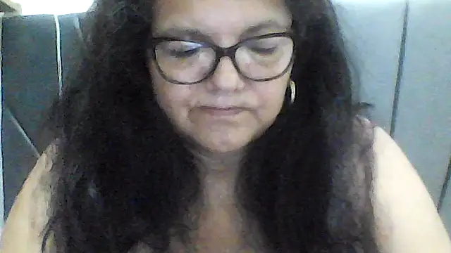 Snapshot of kassandra02 chatting on 10.13.25 kassandra02 online show from 10.13.25