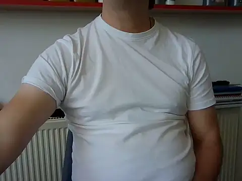 Snapshot of fikoivos chatting on 06.20.26 fikoivos online show from 06.20.26
