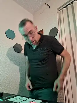 Snapshot of bibananaman chatting on 10.09.25 bibananaman online show from 10.09.25