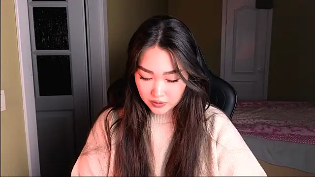 Snapshot of Erica_Wayne chatting on 01.28.25 Erica Wayne online show from 01.28.25