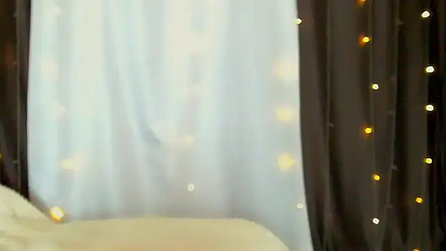 Snapshot of Adriana_Sweet_24 chatting on 10.24.25 Adriana Sweet 24 online show from 10.24.25