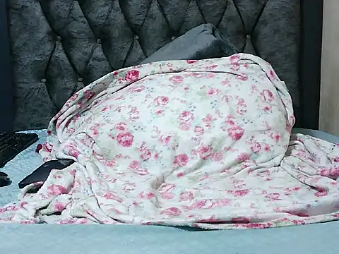 Snapshot of horny_tasha chatting on 10.14.25 horny tasha online show from 10.14.25