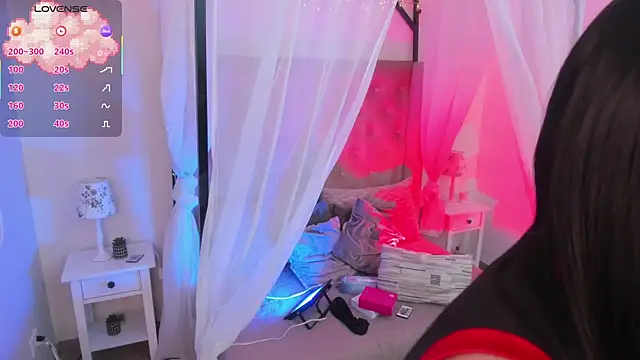 Snapshot of Hanna__Becker_ chatting on 10.10.25 Hanna Becker online show from 10.10.25