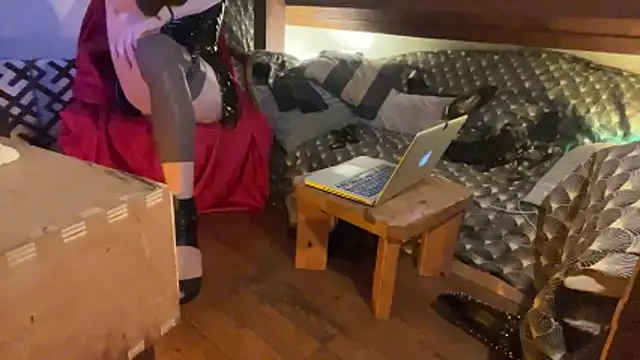 Snapshot of alexheels_boots chatting on 10.30.25 alexheels boots online show from 10.30.25