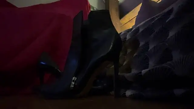 Snapshot of alexheels_boots chatting on 11.01.25 alexheels boots online show from 11.01.25