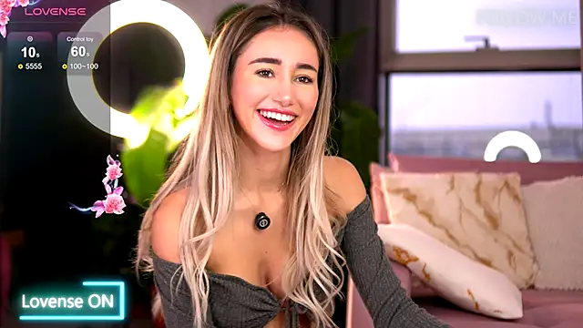 Snapshot of EmilyRaymont chatting on 10.03.25 EmilyRaymont online show from 10.03.25