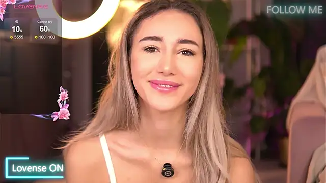 Snapshot of EmilyRaymont chatting on 10.08.25 EmilyRaymont online show from 10.08.25