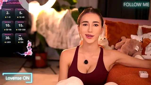 Snapshot of EmilyRaymont chatting on 10.30.25 EmilyRaymont online show from 10.30.25