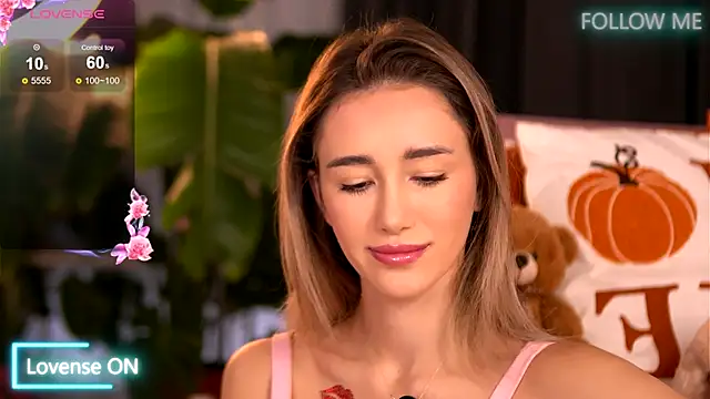 Snapshot of EmilyRaymont chatting on 11.03.25 EmilyRaymont online show from 11.03.25