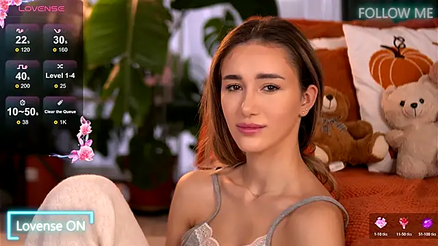 Snapshot of EmilyRaymont chatting on 11.08.25 EmilyRaymont online show from 11.08.25