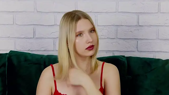 Snapshot of LiliLinn chatting on 01.20.25 LiliLinn online show from 01.20.25