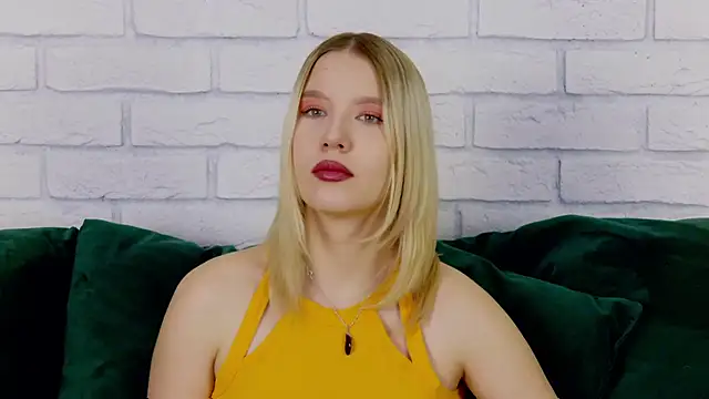 Snapshot of LiliLinn chatting on 01.21.25 LiliLinn online show from 01.21.25