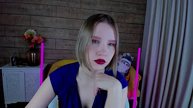 Snapshot of LiliLinn chatting on 01.28.25 LiliLinn online show from 01.28.25