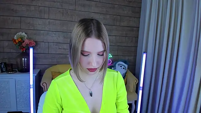 Snapshot of LiliLinn chatting on 01.28.25 LiliLinn online show from 01.28.25