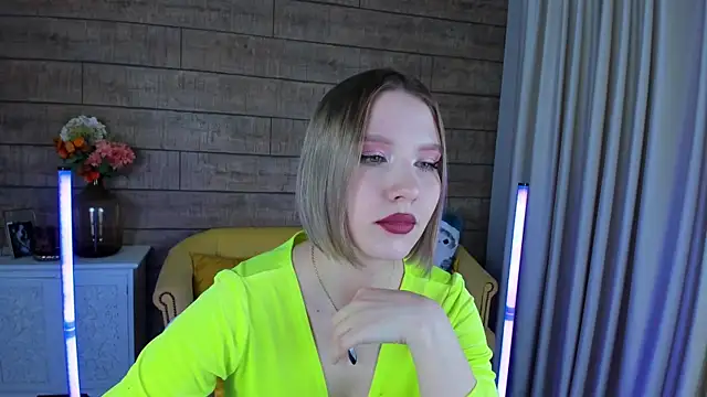 Snapshot of LiliLinn chatting on 01.28.25 LiliLinn online show from 01.28.25