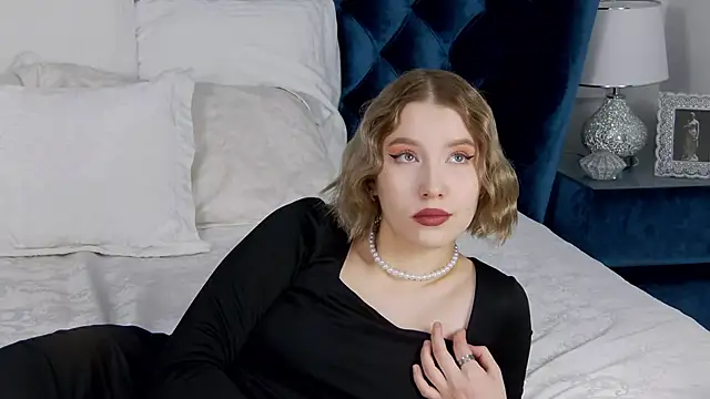 Snapshot of LiliLinn chatting on 01.31.25 LiliLinn online show from 01.31.25