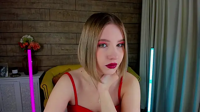 Snapshot of LiliLinn chatting on 02.04.25 LiliLinn online show from 02.04.25