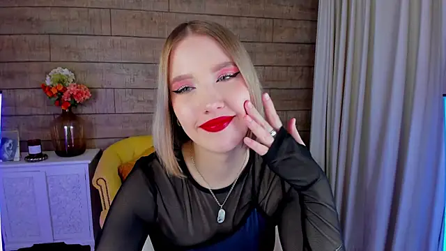 Snapshot of LiliLinn chatting on 02.04.25 LiliLinn online show from 02.04.25