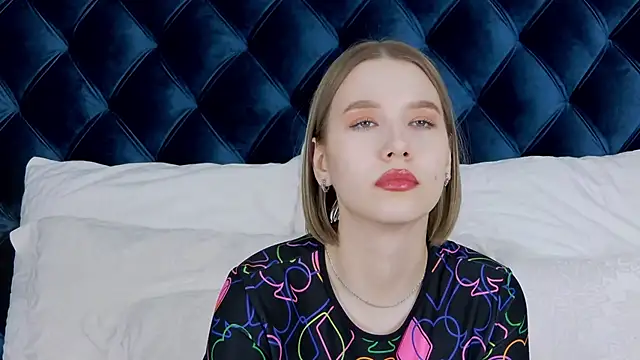 Snapshot of LiliLinn chatting on 02.07.25 LiliLinn online show from 02.07.25