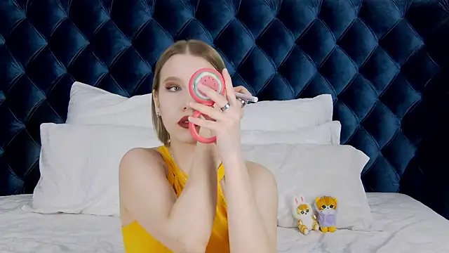 Snapshot of LiliLinn chatting on 02.08.25 LiliLinn online show from 02.08.25