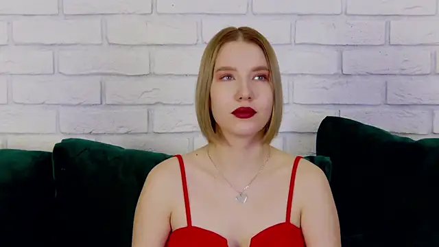 Snapshot of LiliLinn chatting on 02.10.25 LiliLinn online show from 02.10.25