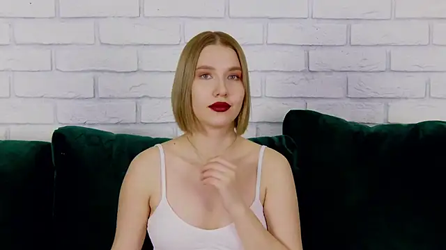 Snapshot of LiliLinn chatting on 02.10.25 LiliLinn online show from 02.10.25