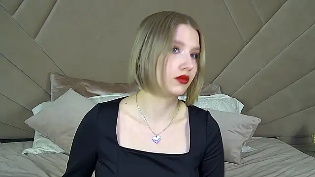 Snapshot of LiliLinn chatting on 02.11.25 LiliLinn online show from 02.11.25