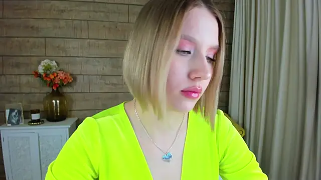 Snapshot of LiliLinn chatting on 02.12.25 LiliLinn online show from 02.12.25