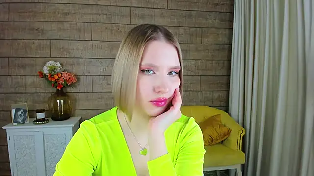 Snapshot of LiliLinn chatting on 02.12.25 LiliLinn online show from 02.12.25