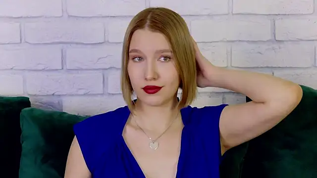 Snapshot of LiliLinn chatting on 02.15.25 LiliLinn online show from 02.15.25