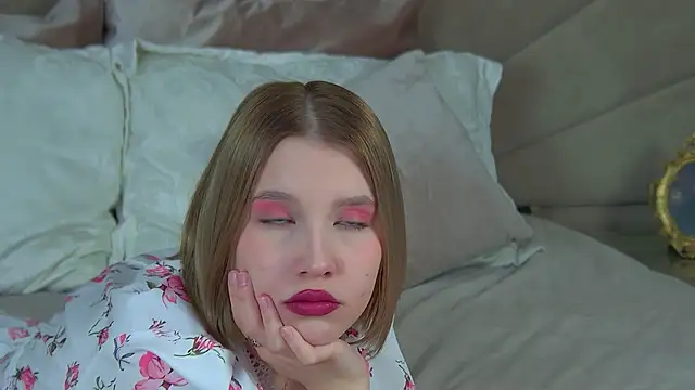 Snapshot of LiliLinn chatting on 02.17.25 LiliLinn online show from 02.17.25