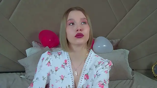 Snapshot of LiliLinn chatting on 02.17.25 LiliLinn online show from 02.17.25