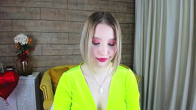 Snapshot of LiliLinn chatting on 02.19.25 LiliLinn online show from 02.19.25