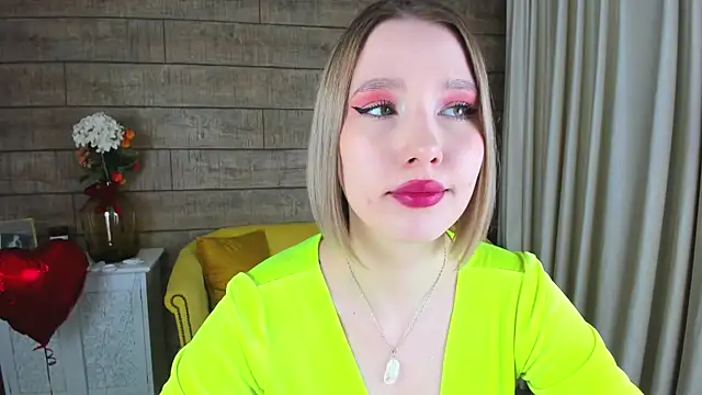 Snapshot of LiliLinn chatting on 02.19.25 LiliLinn online show from 02.19.25