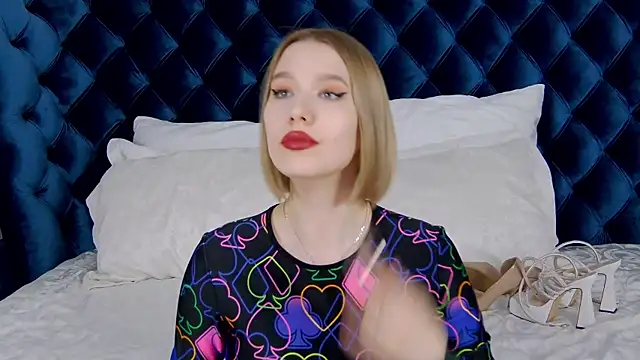 Snapshot of LiliLinn chatting on 02.22.25 LiliLinn online show from 02.22.25