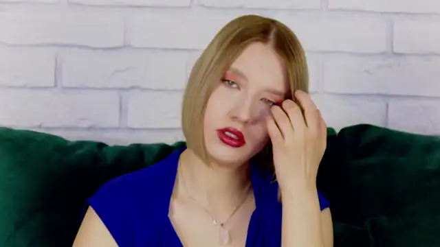 Snapshot of LiliLinn chatting on 02.24.25 LiliLinn online show from 02.24.25