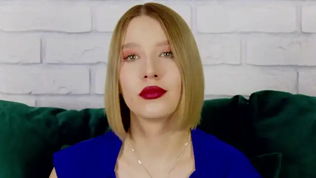 Snapshot of LiliLinn chatting on 02.24.25 LiliLinn online show from 02.24.25