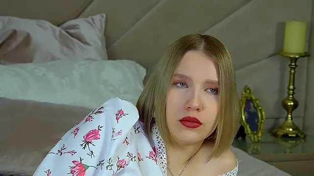 Snapshot of LiliLinn chatting on 02.25.25 LiliLinn online show from 02.25.25