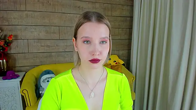 Snapshot of LiliLinn chatting on 02.26.25 LiliLinn online show from 02.26.25