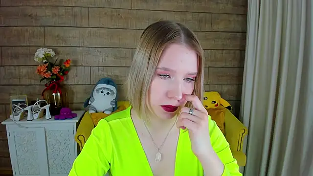 Snapshot of LiliLinn chatting on 02.26.25 LiliLinn online show from 02.26.25