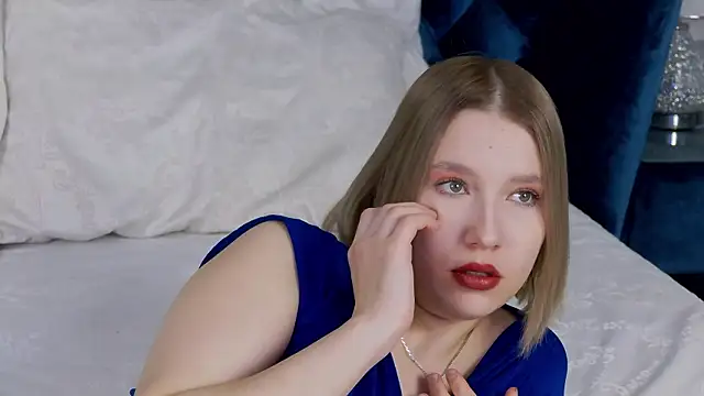 Snapshot of LiliLinn chatting on 02.27.25 LiliLinn online show from 02.27.25